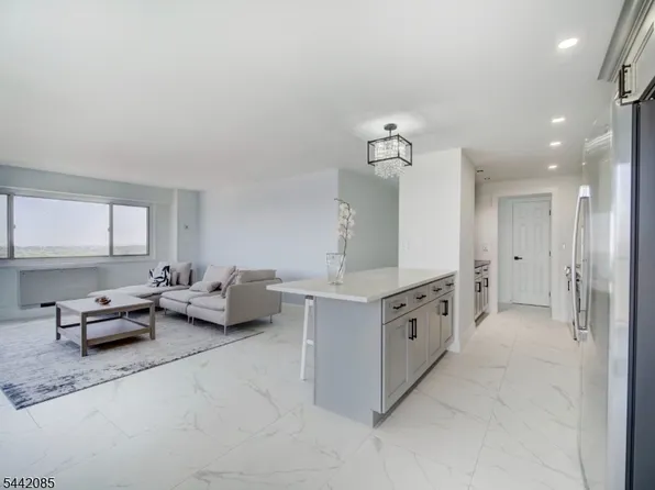 377 S Harrison St #17FF, East Orange City, NJ 07018