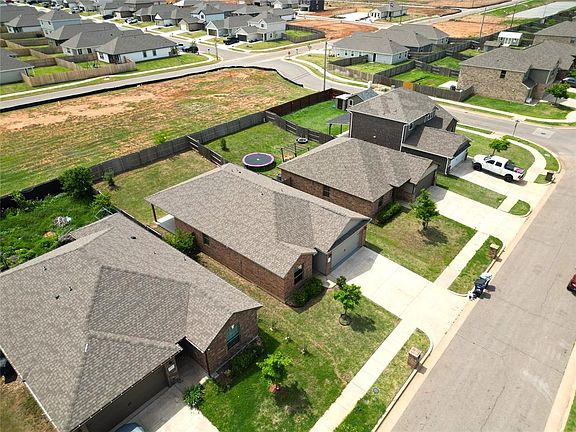 3rd image of 2025 Scarlet Cir