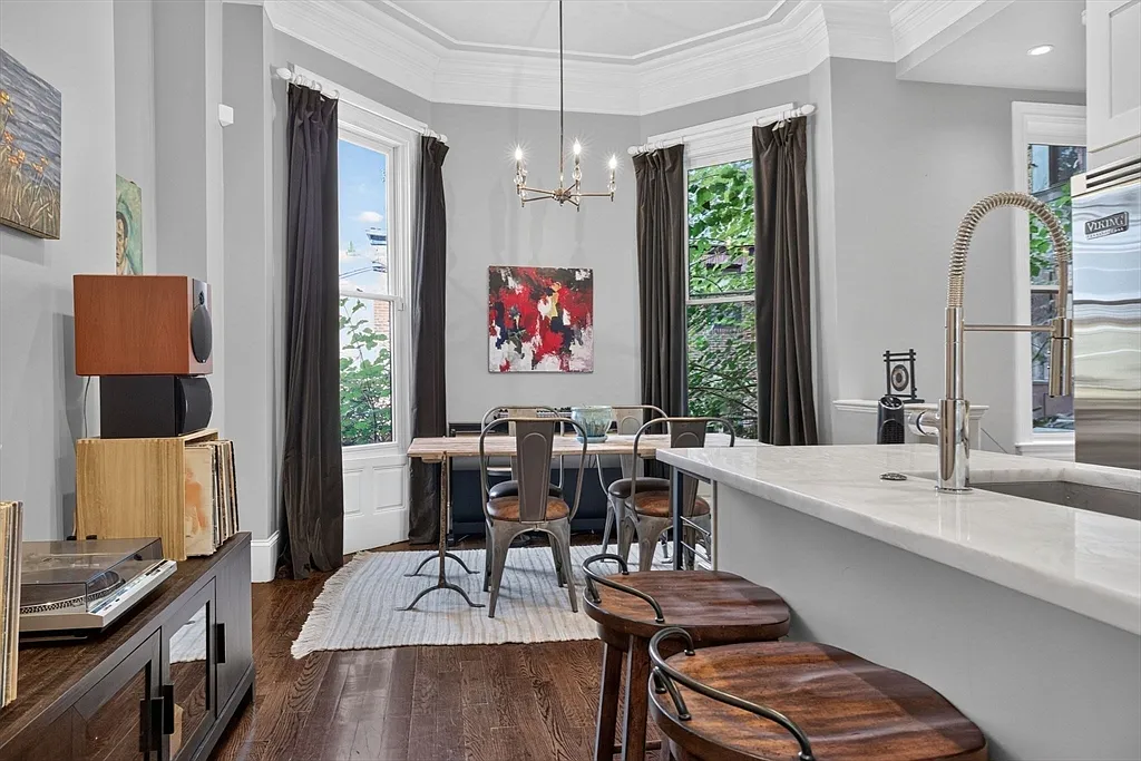 1 bed, 1.5 bath, 1008 sqft, $5,800 — Photo 1