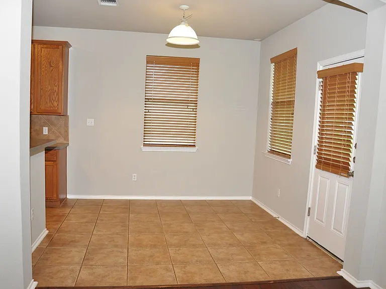 507 Las Colinas Dr — Photo 6