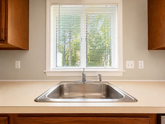 2nd image of 9 Oakview Dr #1