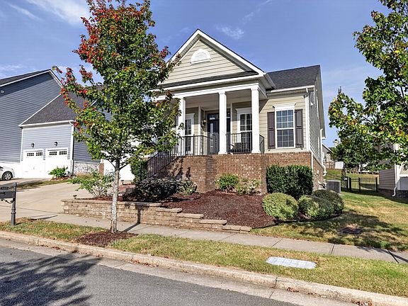 4th image of 640 Streamside Ln