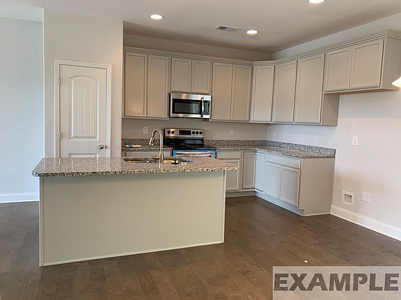 5th image of 128 Creekland Way
