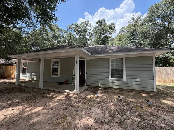 97 Meadow Dr, Lucedale, MS 39452