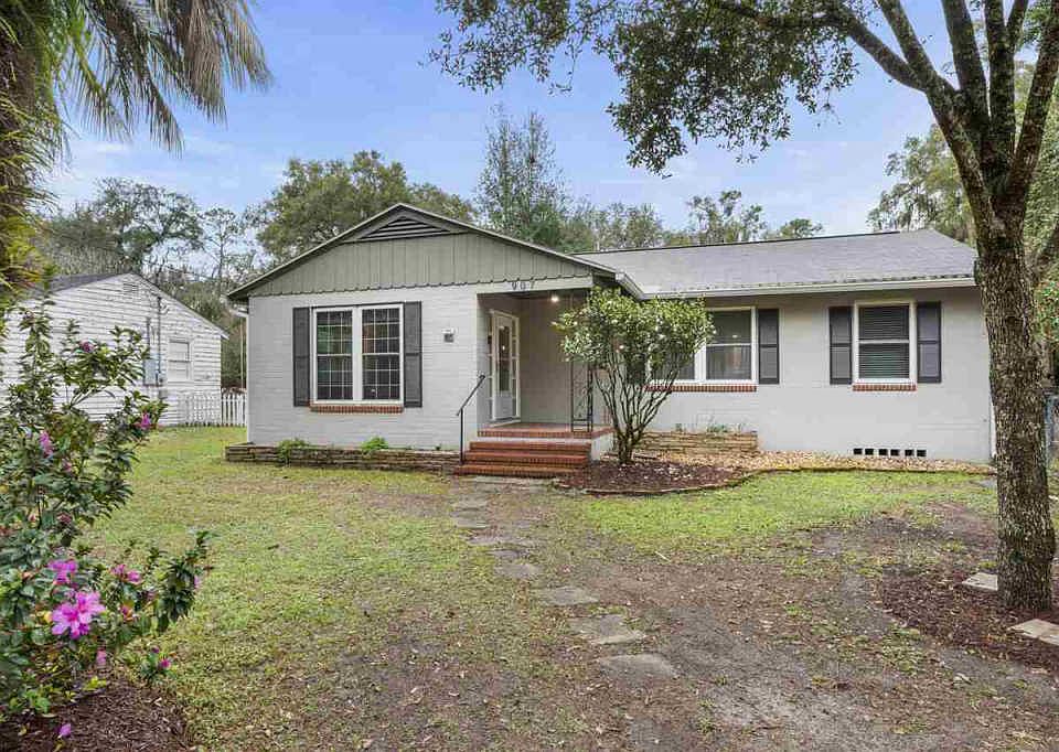 1st image of 907 NW 25th Ave