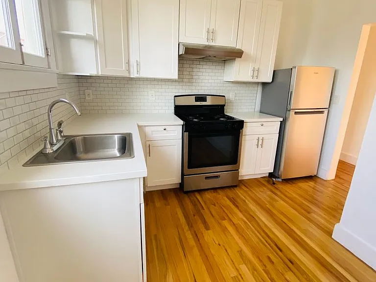 1672 S Harvard Blvd — Photo 13