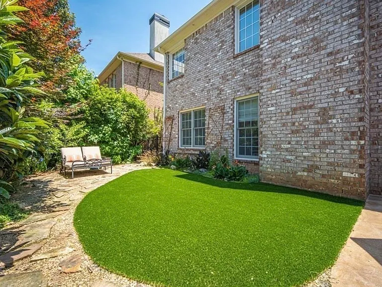 415 Wembley Cir — Photo 23