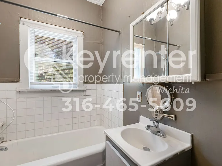 325 N Tracy St — Photo 22