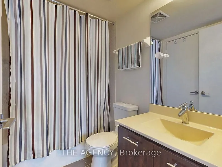 135 Village Green Sq #1015 — Photo 4