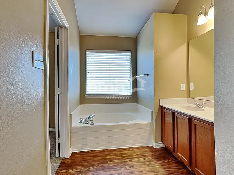 8923 Wild Rose Ln — Photo 12