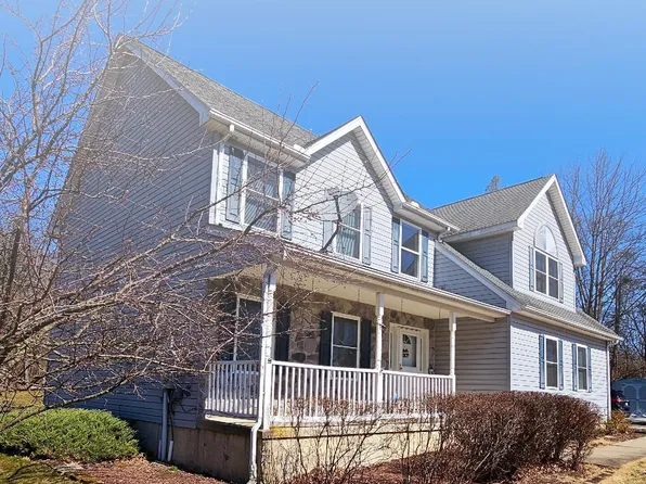 40 Ramblewood Dr, Bangor, PA 18013