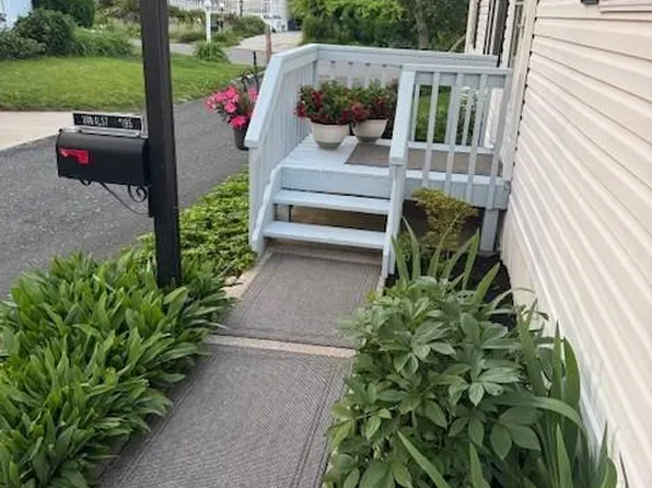 1661 Old Country Road #195, Riverhead, NY 11901