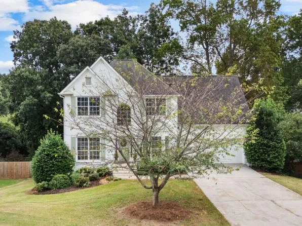 5665 Kennemore Dr, Alpharetta, GA 30004