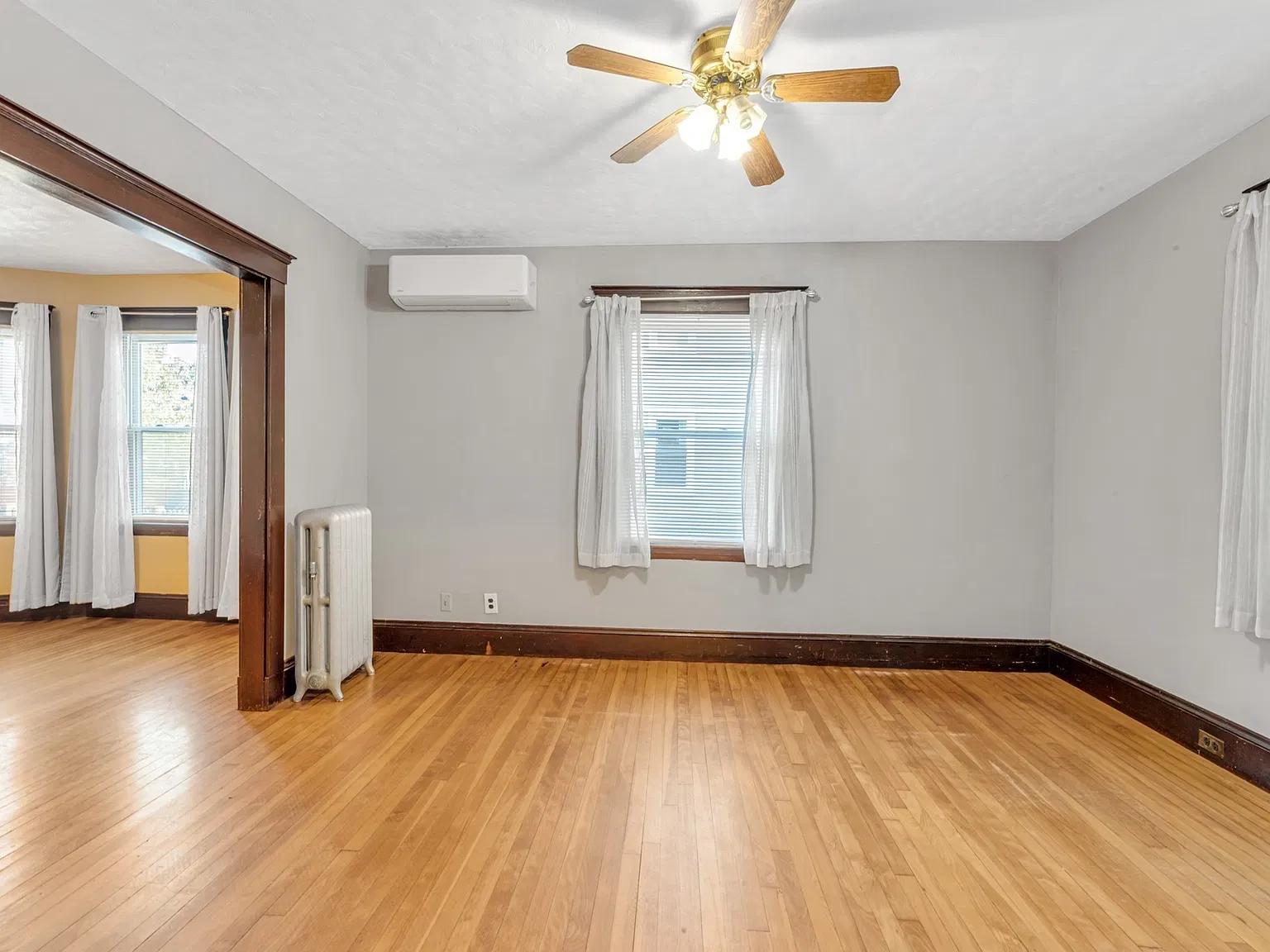 2 bed, 1.0 bath, 990 sqft, $2,800 — Photo 2