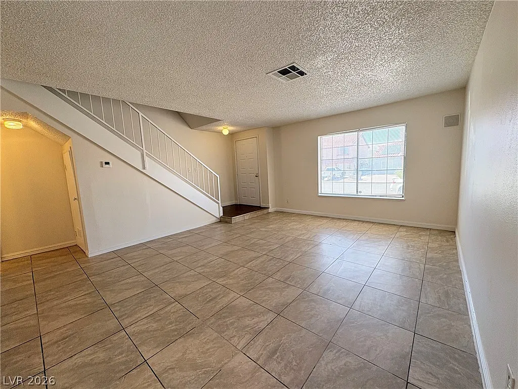 4 bed, 2.5 bath, 1610 sqft, $1,800 — Photo 3