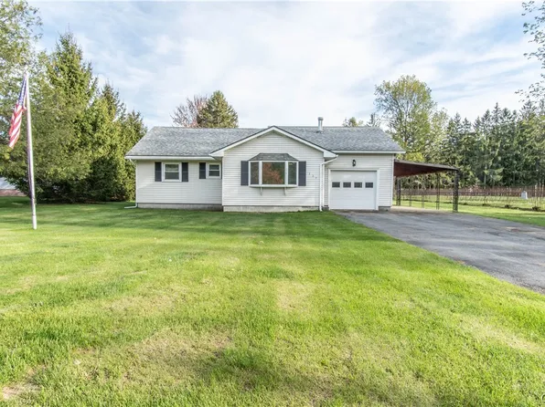 334 Dodge Ave, Sackets Harbor, NY 13685