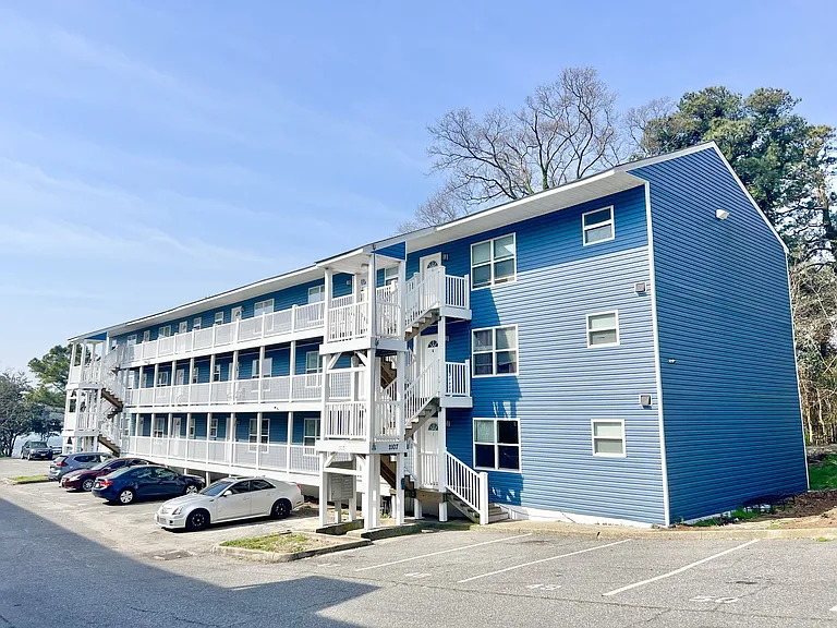 Pelican Dock Apartments — Photo 17