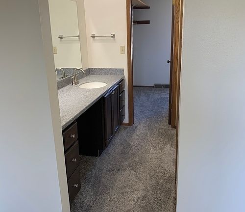 2nd image of 909-911 Hancock Ct
