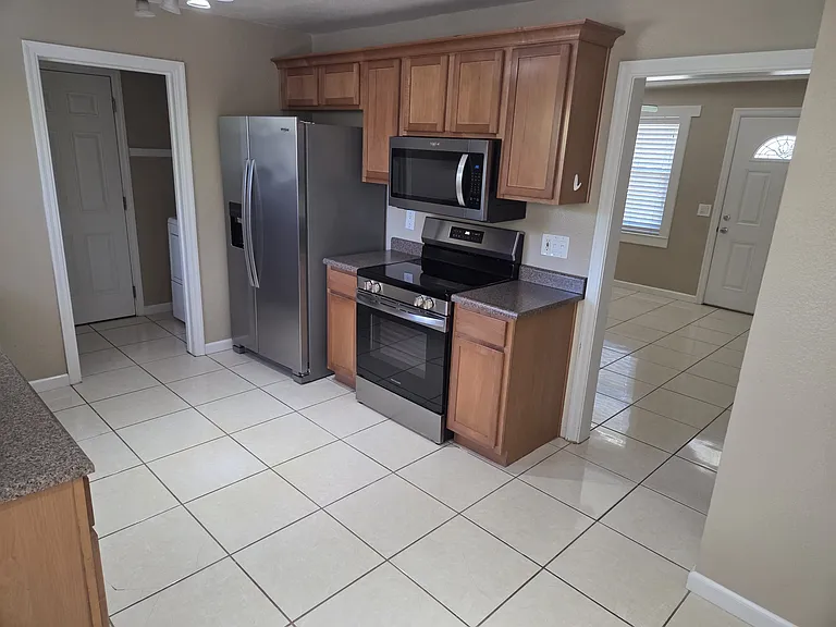 1381 Janet Ln — Photo 3