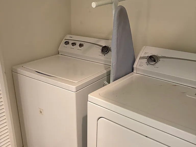 209 E Pisa Pl — Photo 13