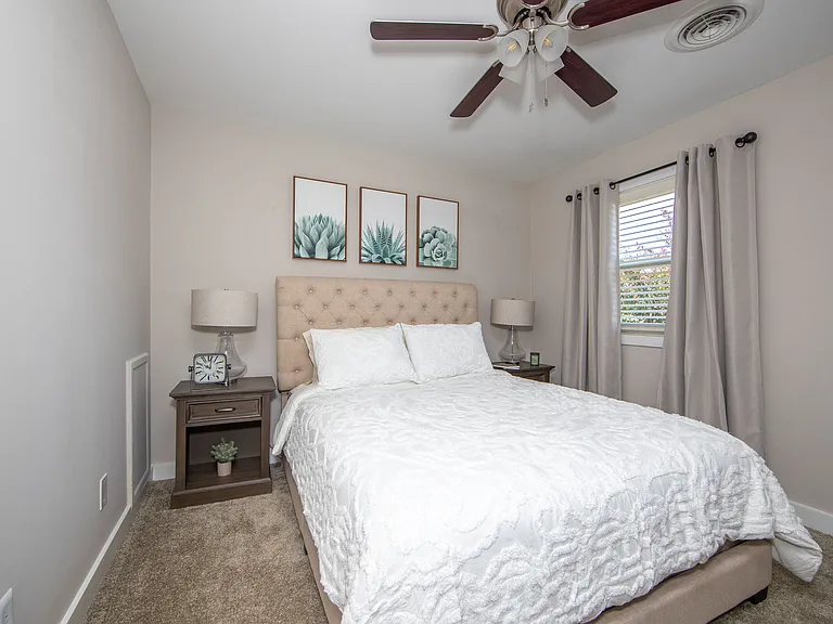 Crystal Lakes Apartments — Photo 15
