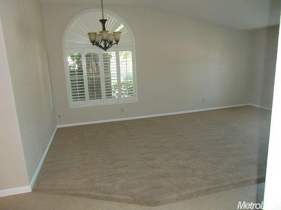 4th image of 3648 Des Moines Dr