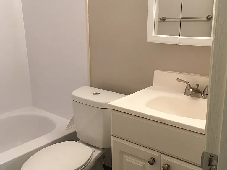 Stoney Creek Apartments — Photo 73