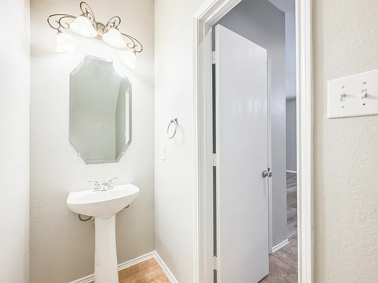 5435 Jacob Dr — Photo 7