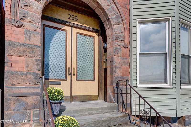 2nd image of 255 3rd Street