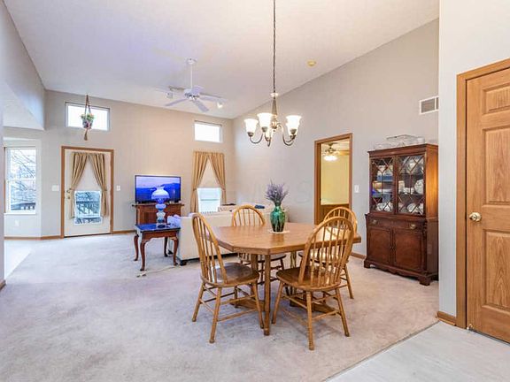 5th image of 4596 Edgarton Dr