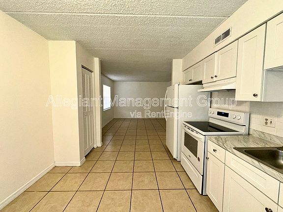 5th image of 705 Michigan Ct APT 1