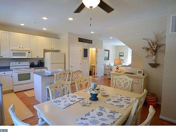 3rd image of 26718 Chatham Ln #B22-2