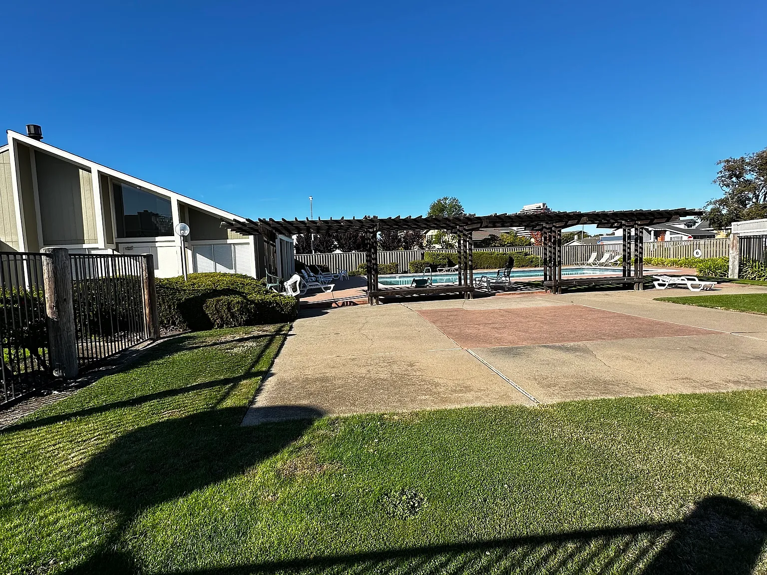 3 bed, 2.5 bath, 1700 sqft, $5,000 — Photo 2