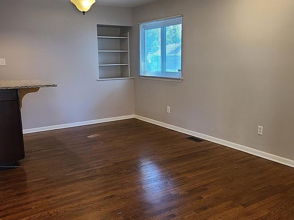 3rd image of 1712 Cresthill Ave