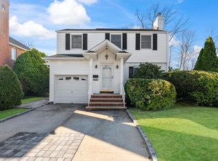 26 Steamboat Rd, Great Neck, NY 11024