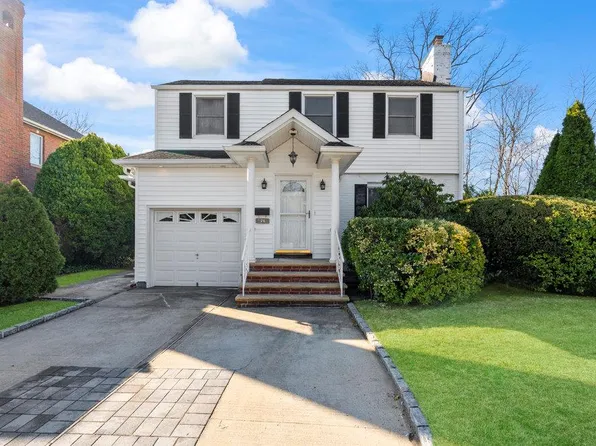 26 Steamboat Road, Great Neck, NY 11024