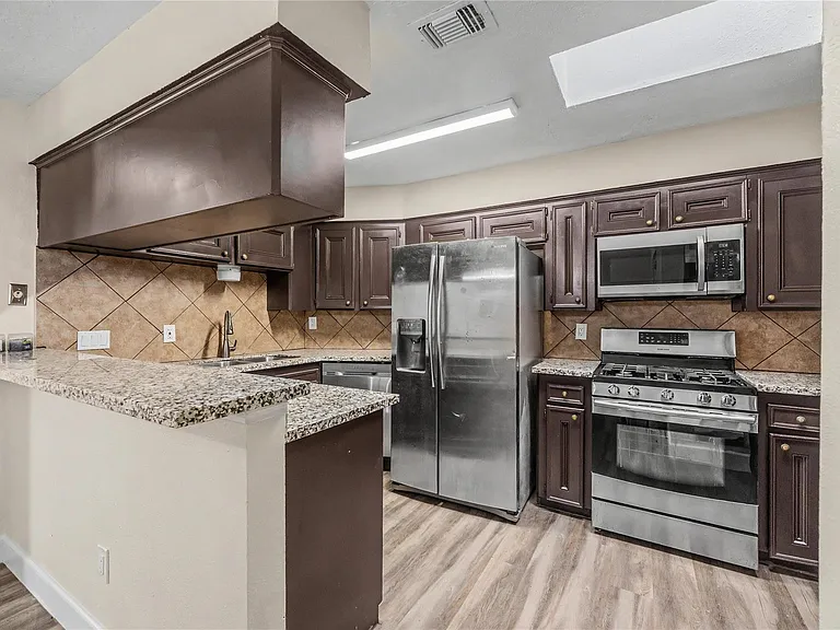 7907 Chancel Dr — Photo 16