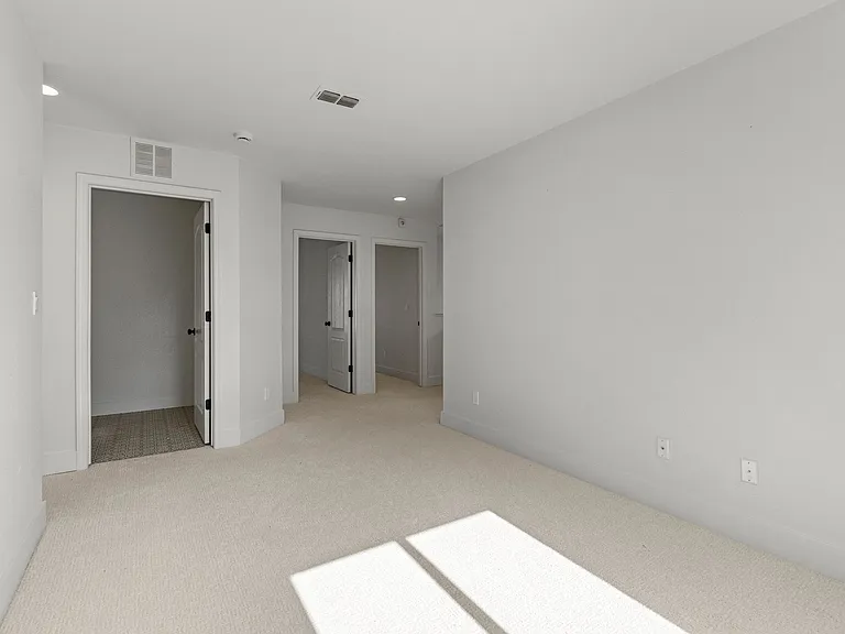 527 Scudero Cir — Photo 19