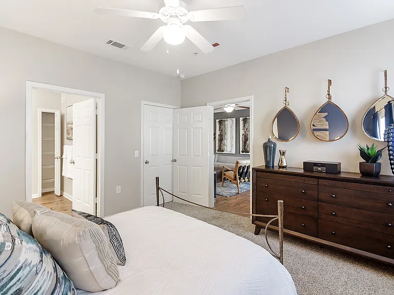 2051 W Cumberland Rd — Photo 10