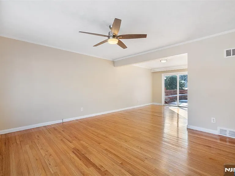75 Cypress Rd — Photo 5