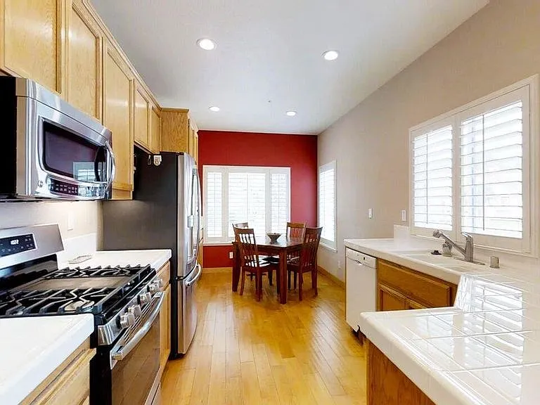 153 Trent Dr — Photo 4