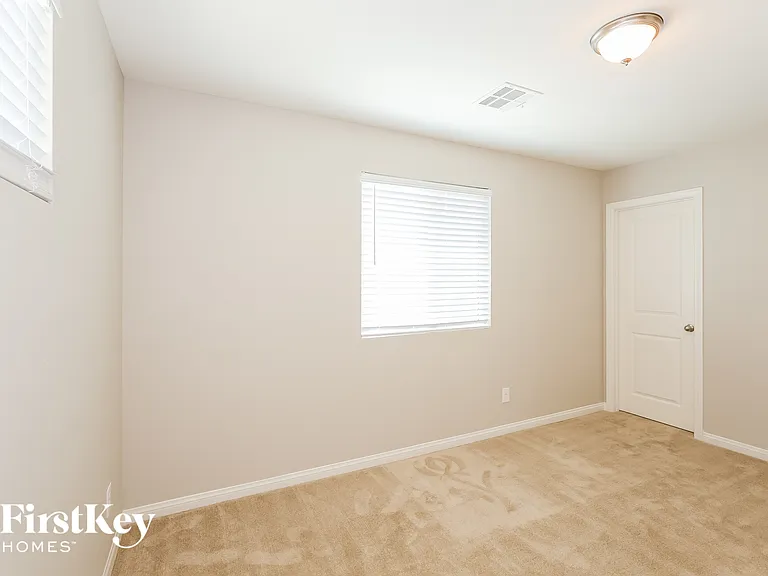 4730 Challenger St — Photo 10