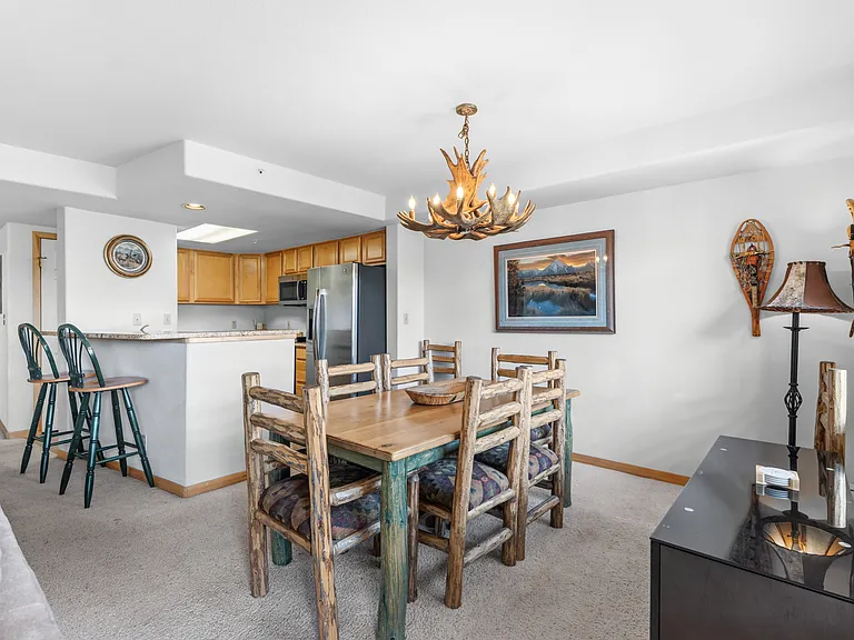 980 Lakepoint Dr — Photo 4
