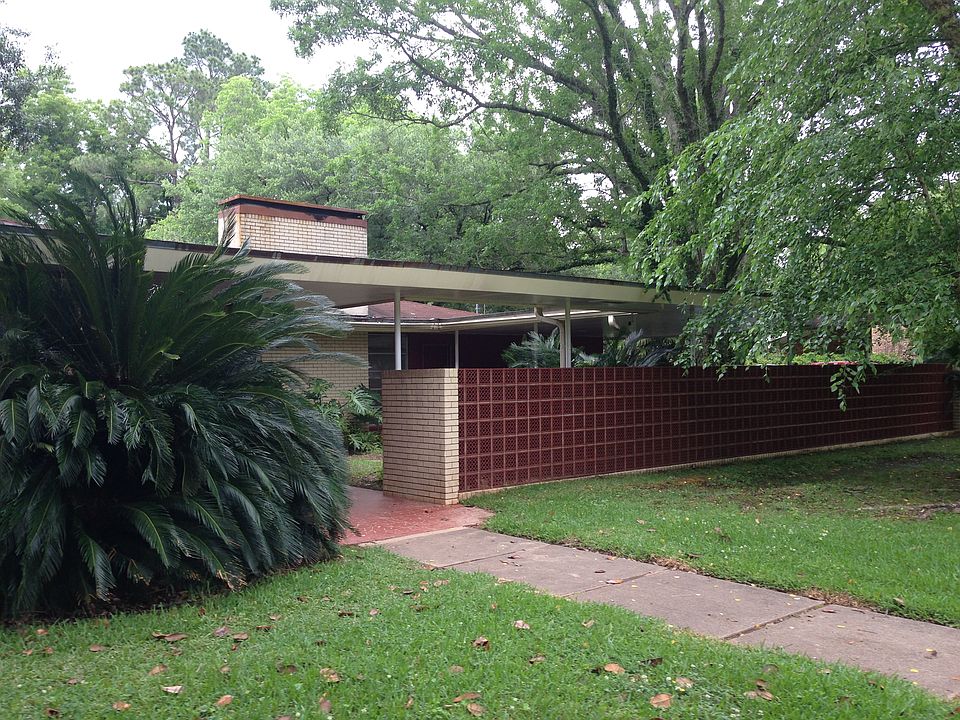 2nd image of 3915 Pecan Dr