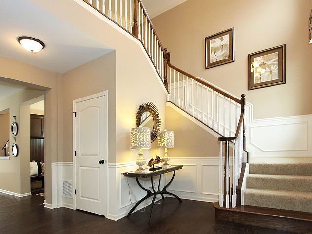Grand 2-Story Foyer