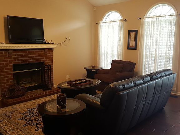 2nd image of 224 Holly Ln