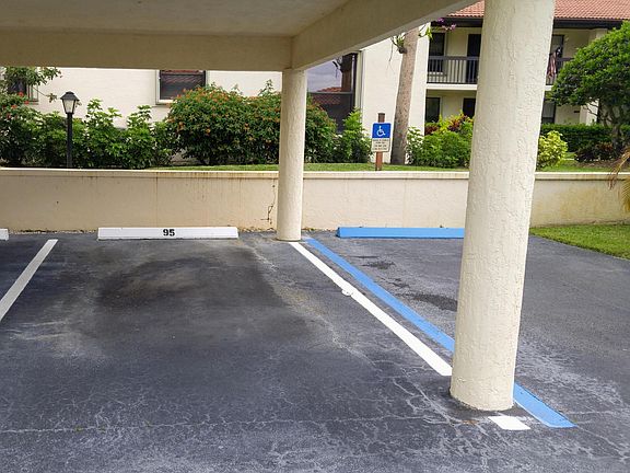 3rd image of 301 SW South River Drive