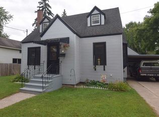 73 9th St, Clintonville, WI 54929