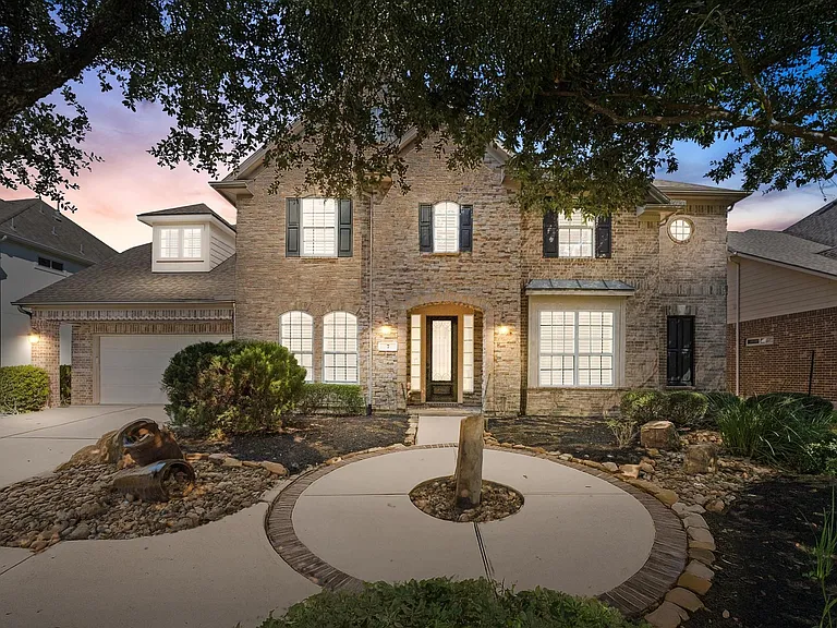 7 N Beech Springs Cir — Photo 1