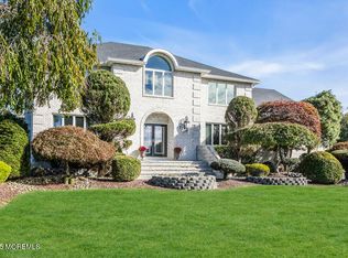 7 Notting Hill Ct, Manalapan, NJ 07726